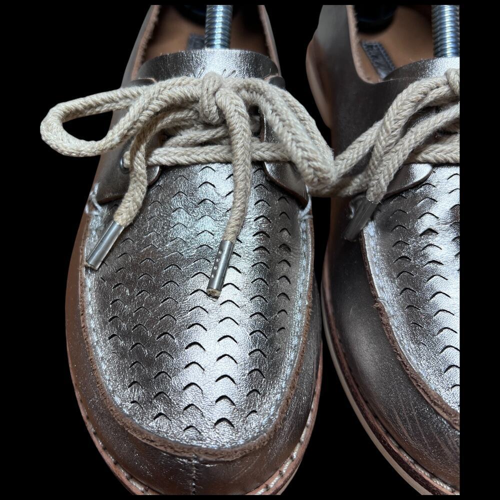 OLUKAI Moku Perf Women's Sz 7 Leather Slip On Loafer Boat Shoes Silver Metallic - Picture 10 of 16